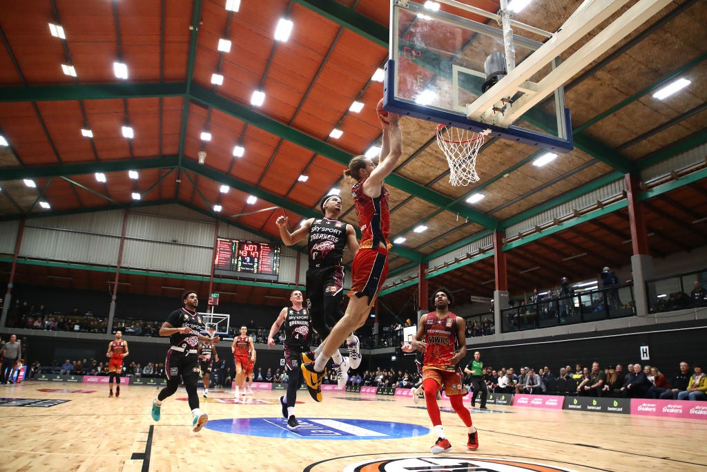 Hawks swoop towards playoff berth with win over Breakers