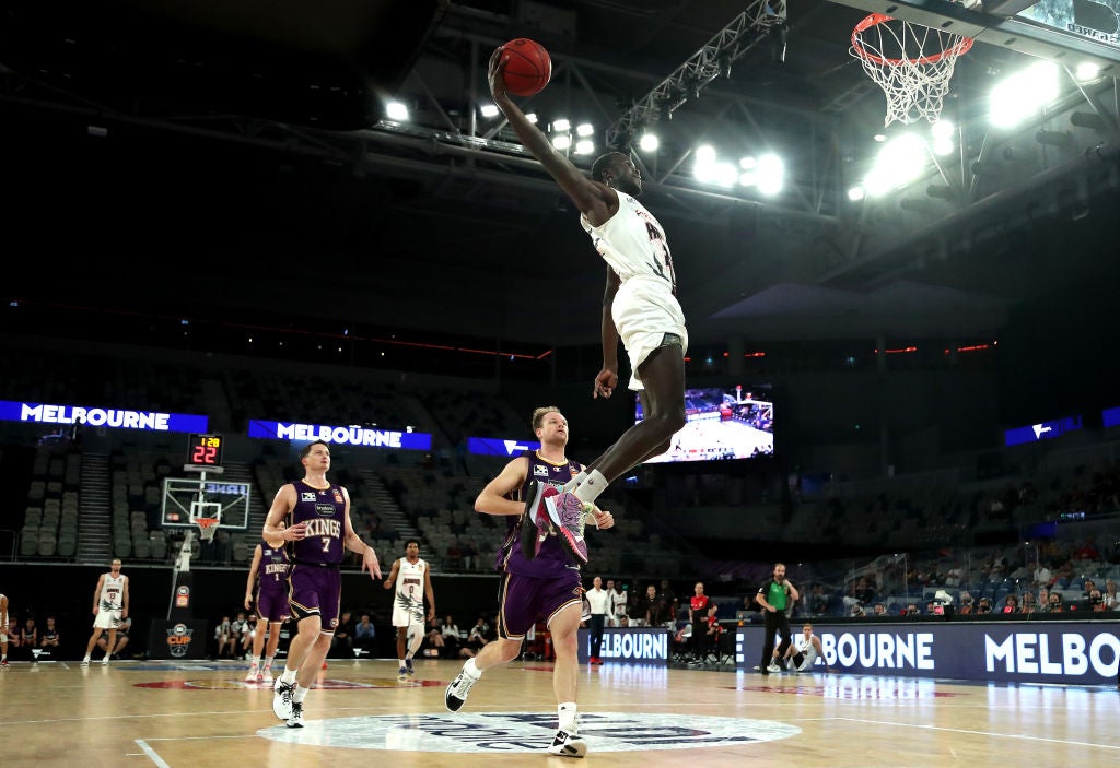 Hawks put Kings to the sword in comprehensive win