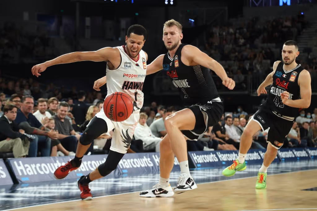 Hawks flushed by sharp-shooting United