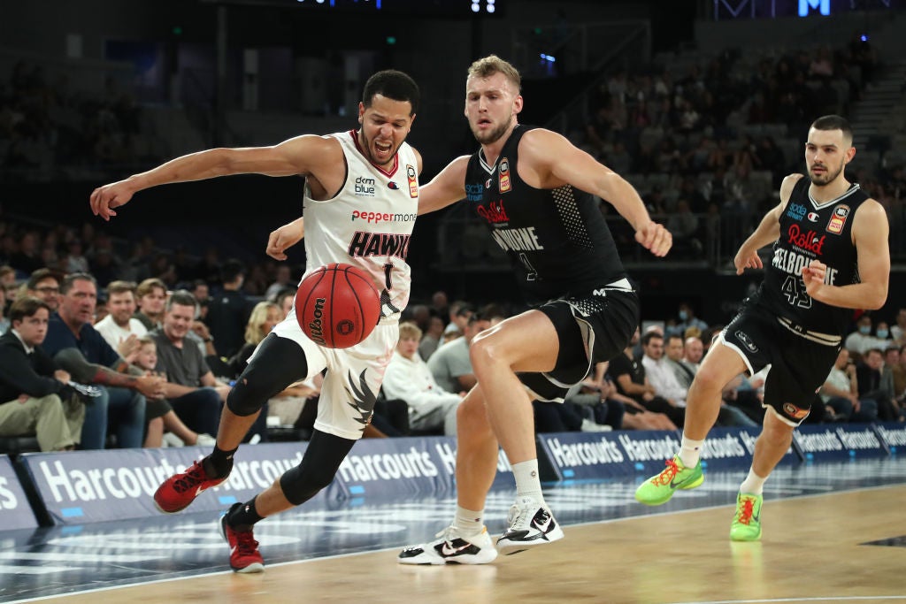 Hawks flushed by sharp-shooting United