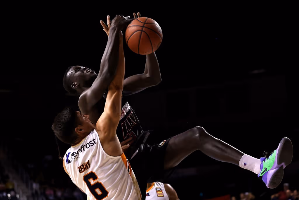 Hawks wrangle the Taipans - consolidate playoff spot