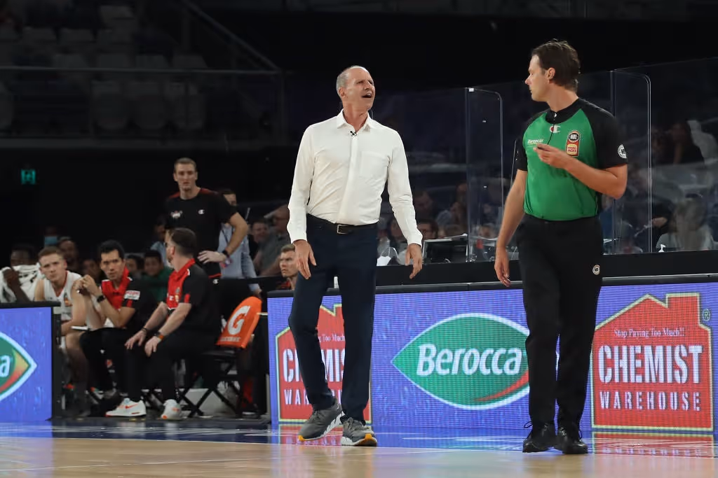 Hawks ice cold as United claim scrappy win