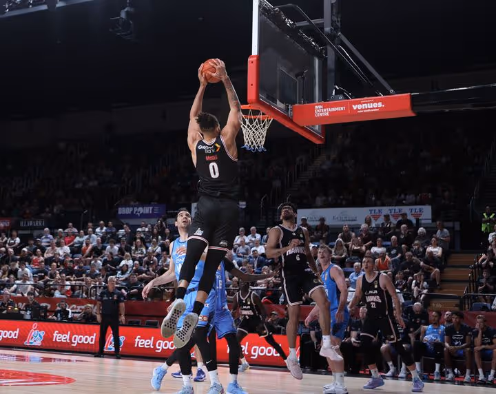 2025 11 05 Hawks Vs United 0522 Joelarmstrong47