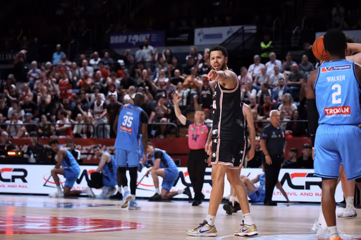 2025 11 05 Hawks Vs United 0814 Joelarmstrong47