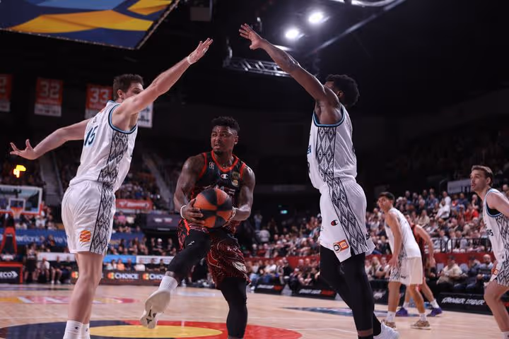 2025 10 31 Hawks Vs Breakers Indigenous Game 9412 Joelarmstrong47