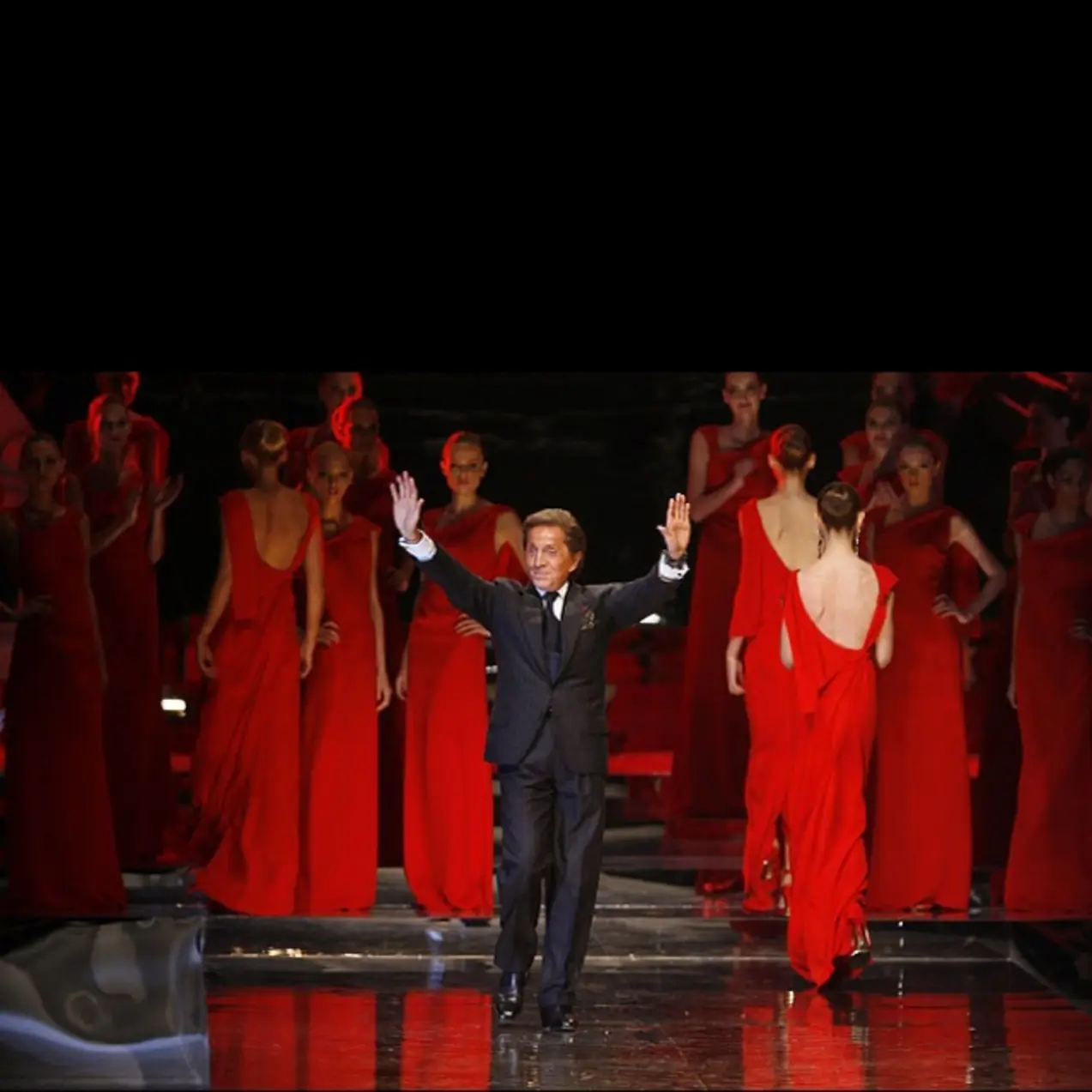 Garavani Valentino in the end of Valentino Spring/Summer 2008 Haute Couture show