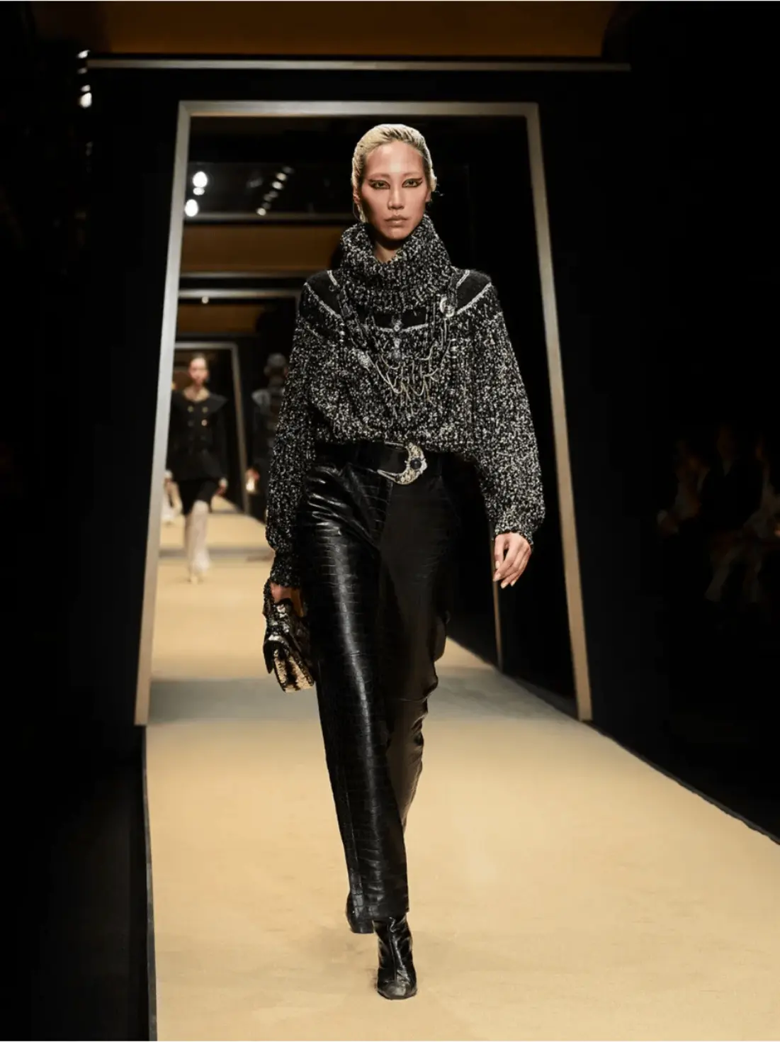 Chanel's Métiers d'art Chanel Paris – New York 2018 look