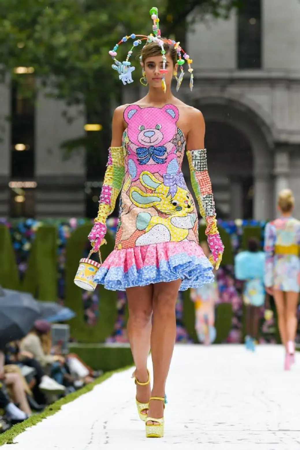 Moschino Spring 2022