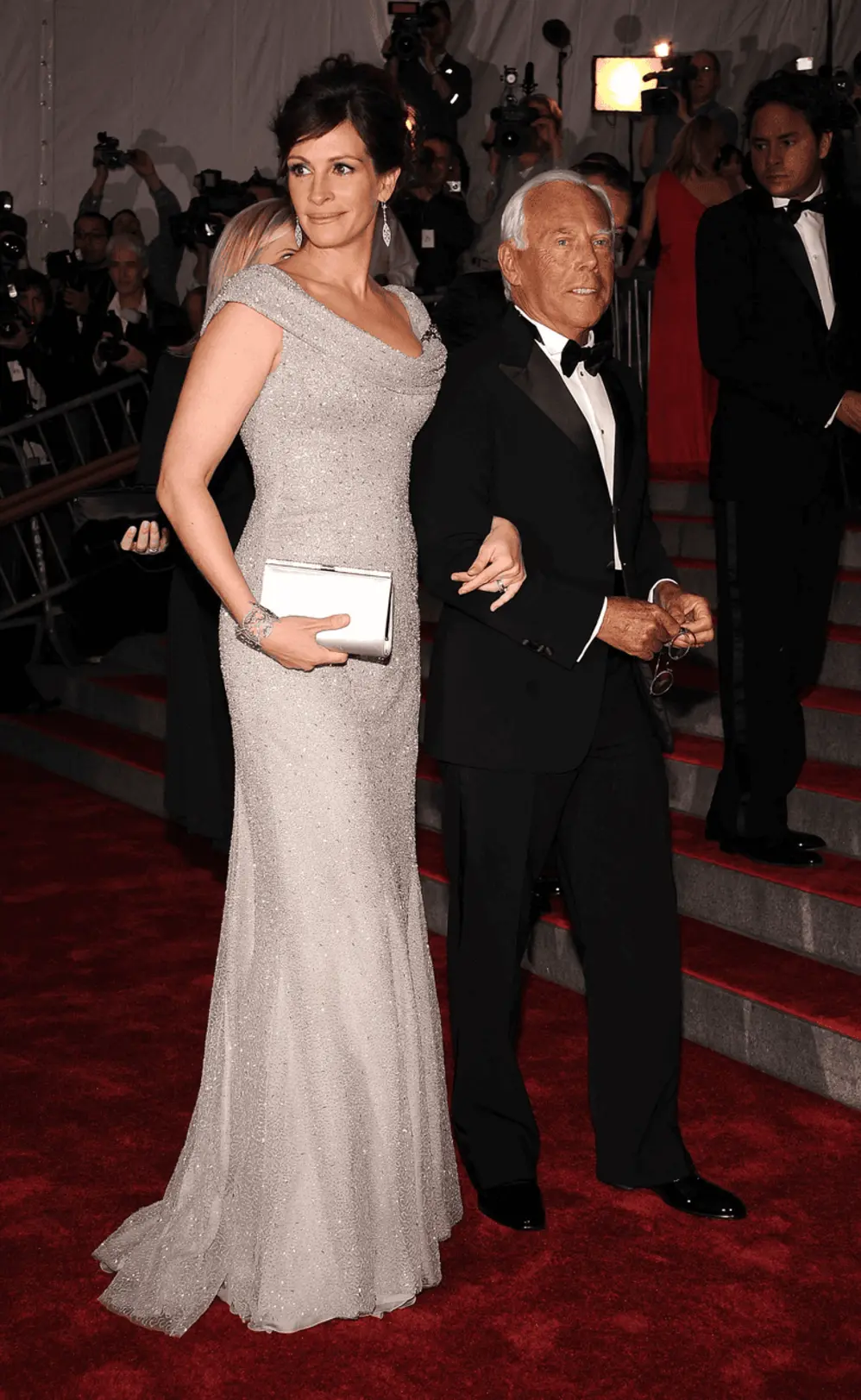 Julia Roberts and George Clooney attending the 2008 Met Gala
