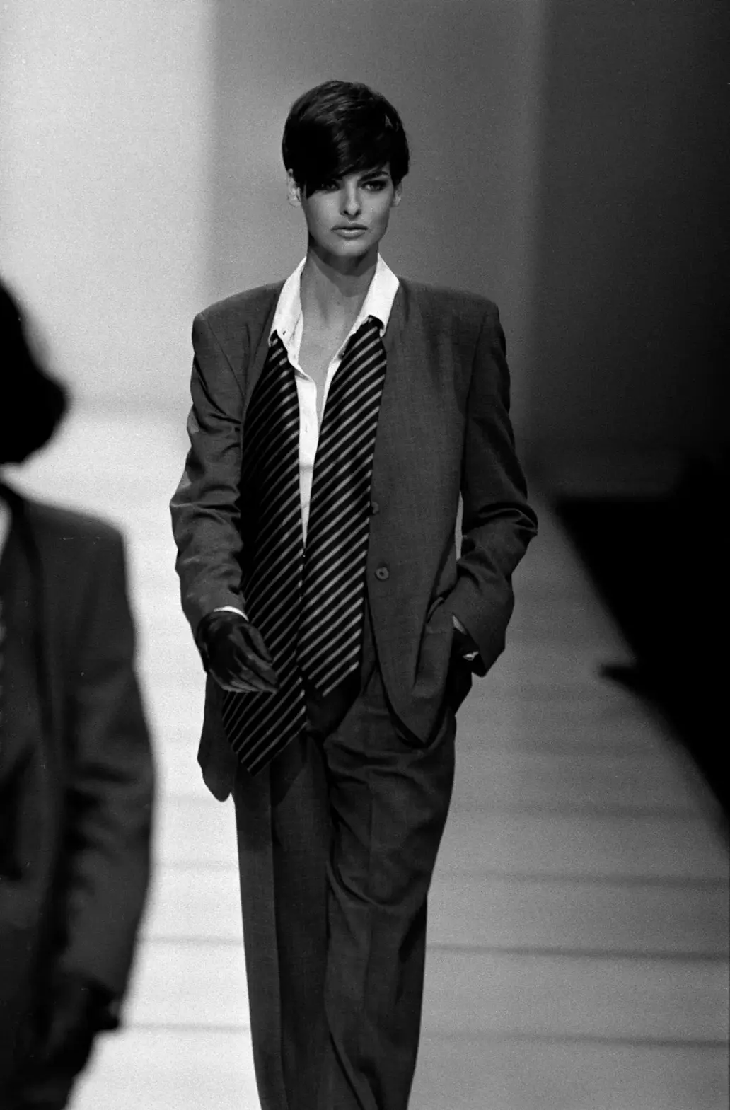 A look worn by Linda Evangelista at the Giorgio Armani Spring 1991 Ready-to-Wear collection