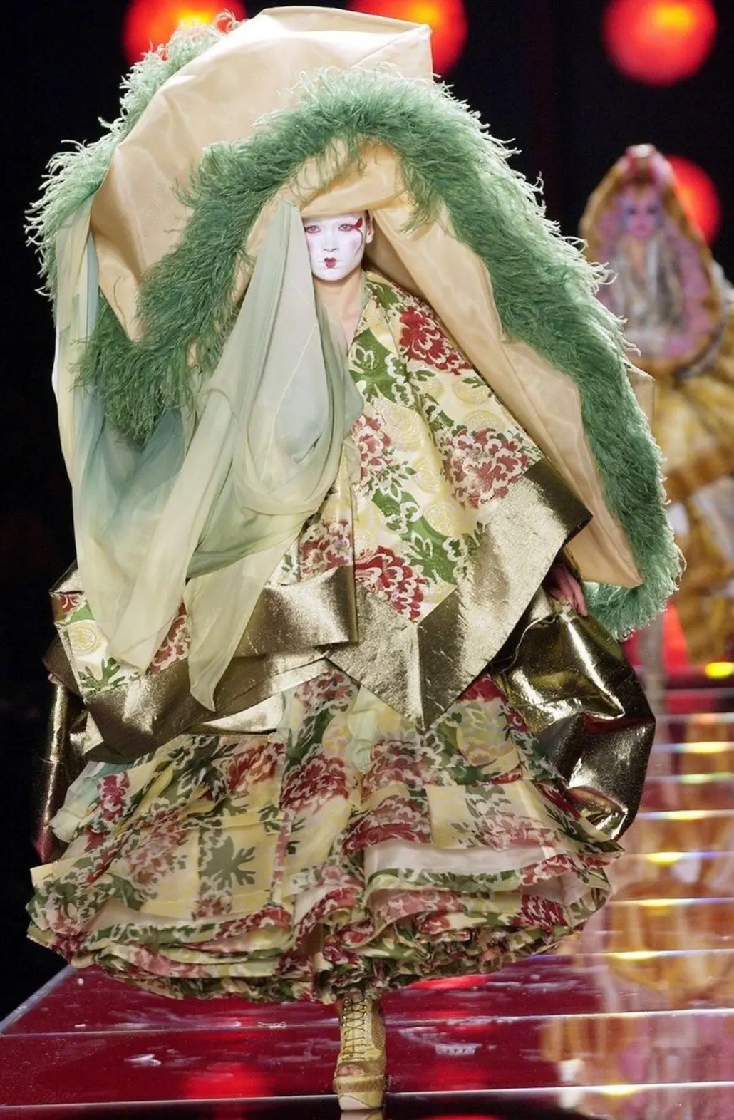 Chirstian Dior Haute Couture Spring/Summer 2003 look