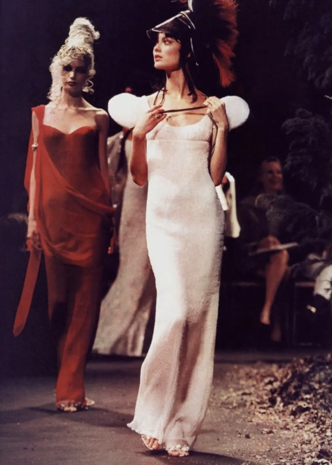 Shalom Harlow in Givenchy Fall 1996 couture