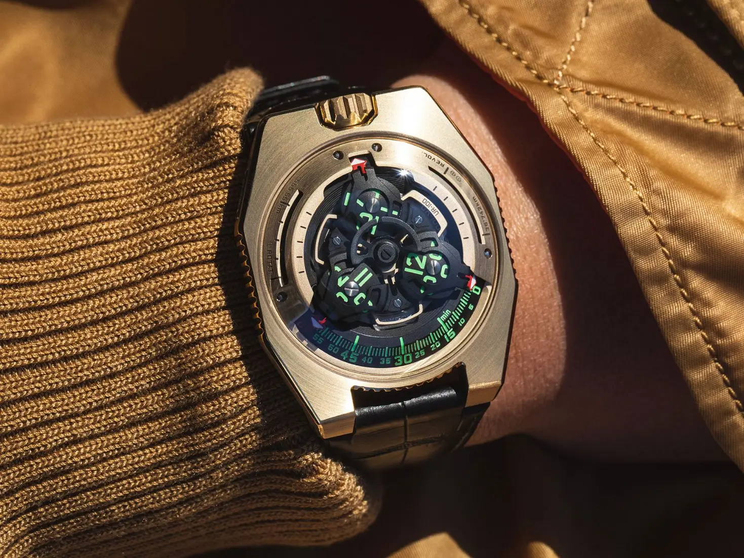 Urwerk UR-100 Gold Edition watch