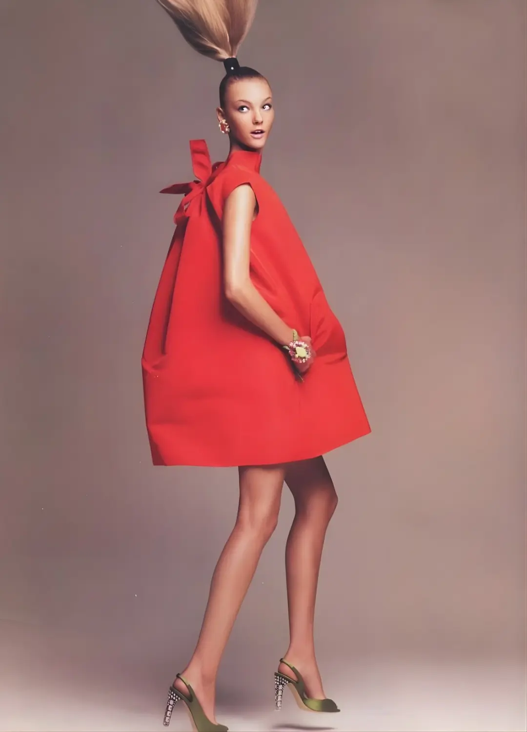 Carol Trentini in Oscar de la Renta for Vogue US November 2006