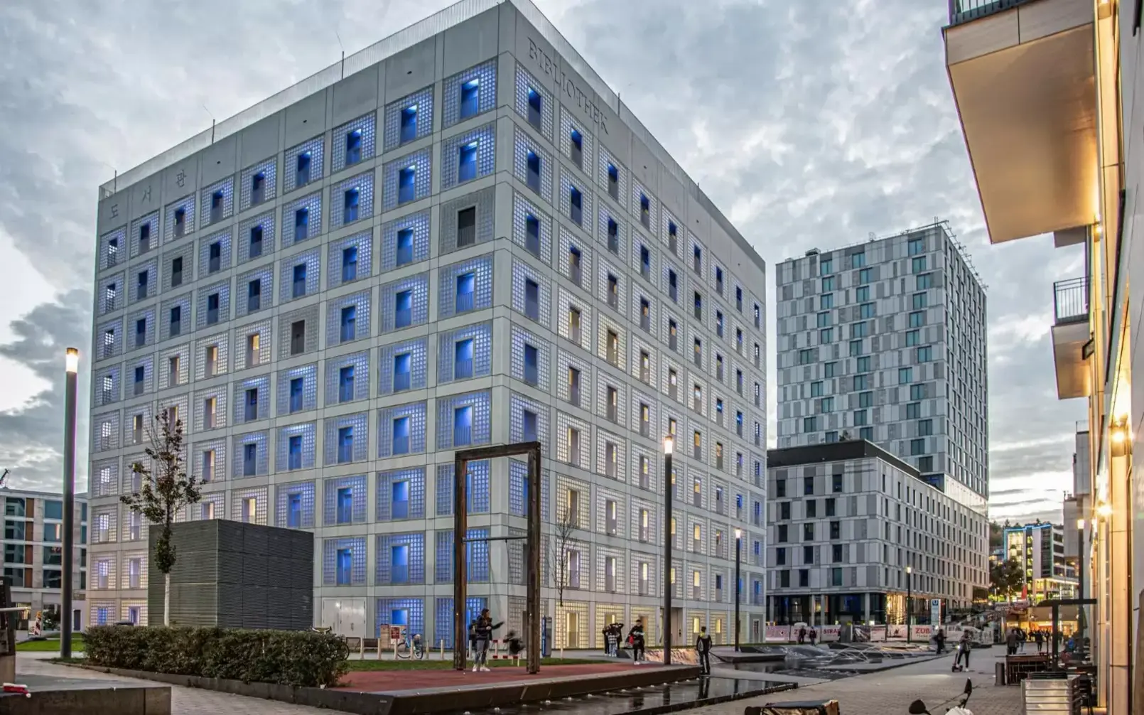 Stuttgart City Library in the shape of a rubik