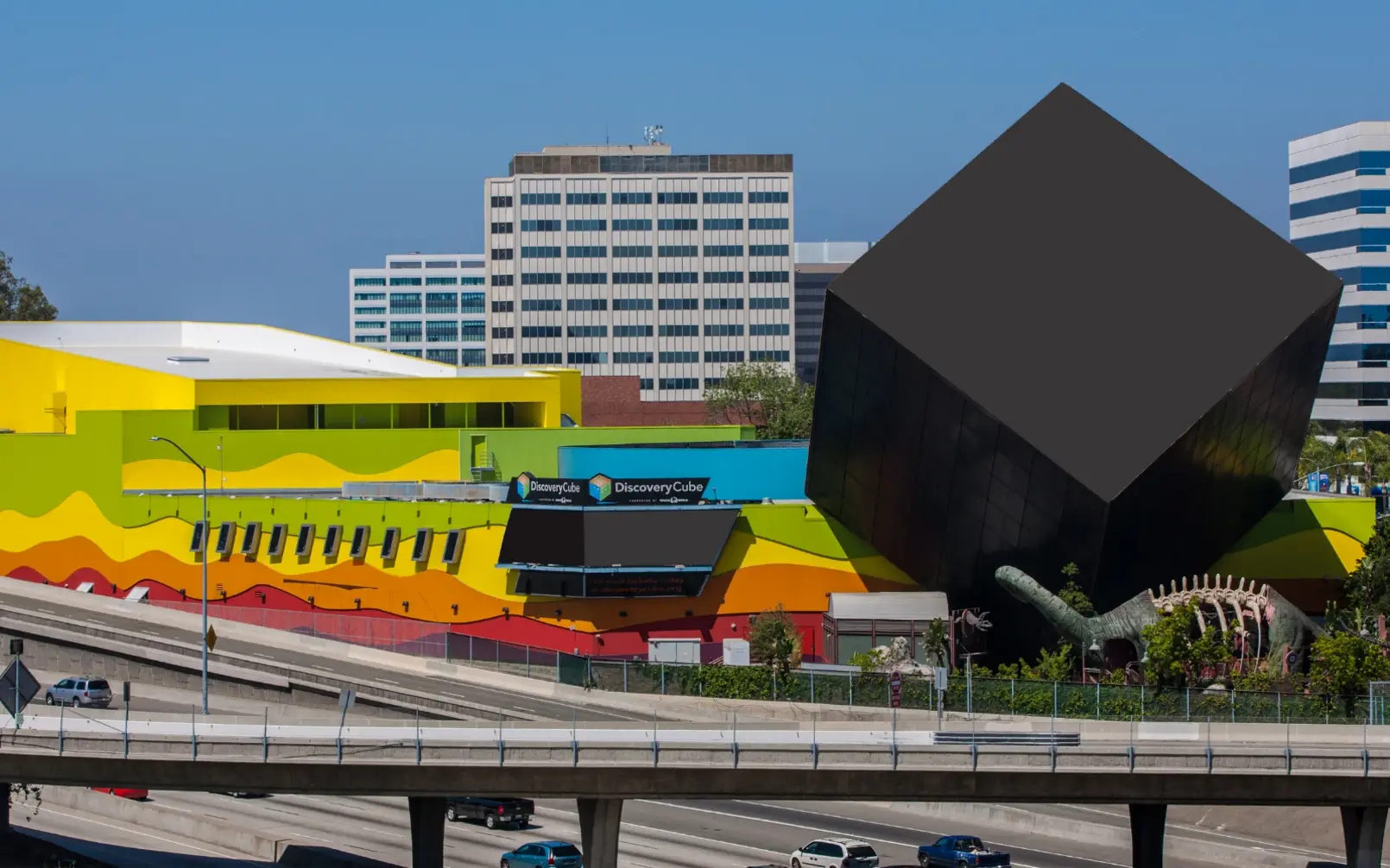 Discovery Cube in Orange County in the shape of a rubik