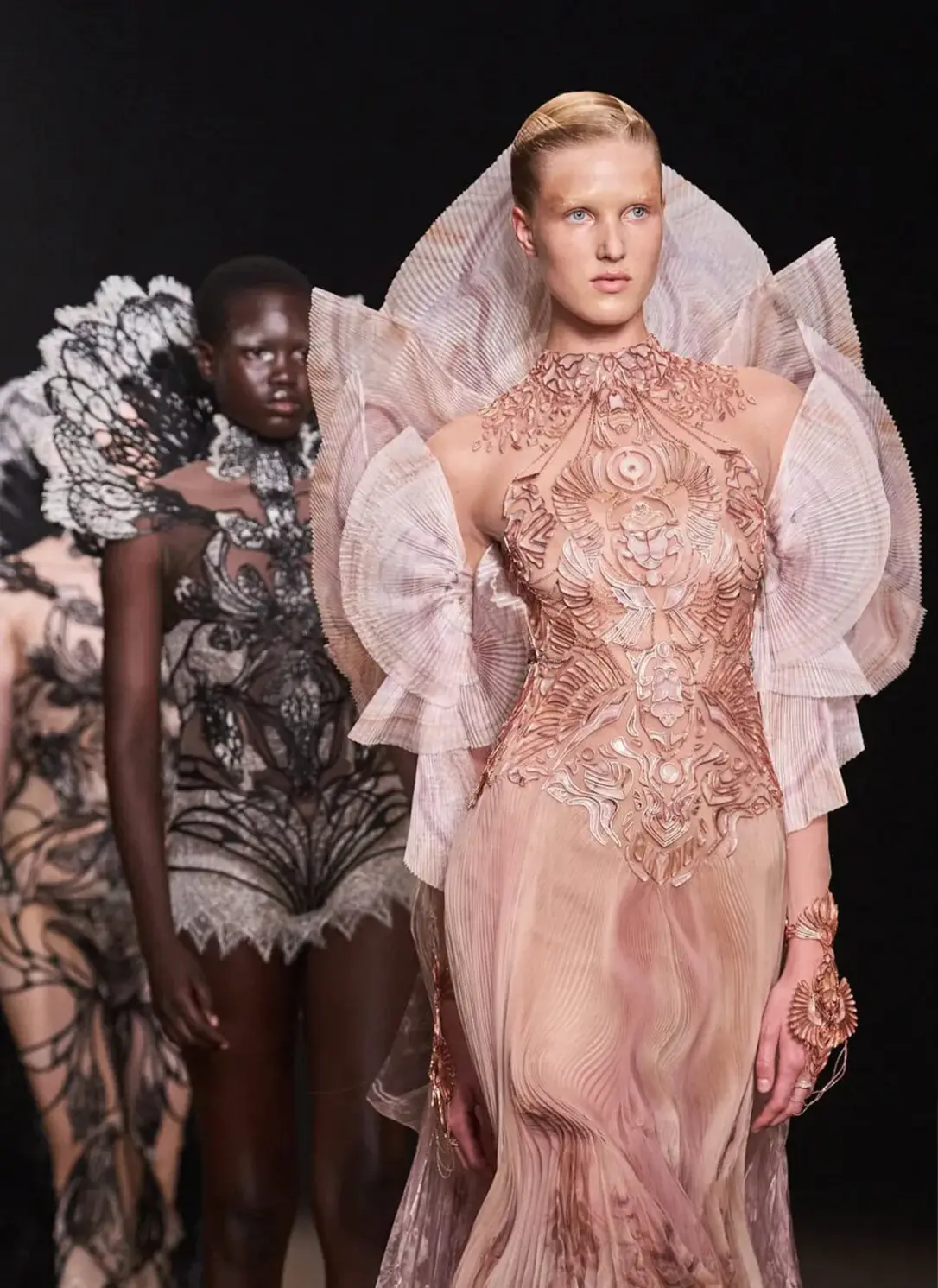 Haute Couture Marketing Iris Van Herpen Couture Fashion Show