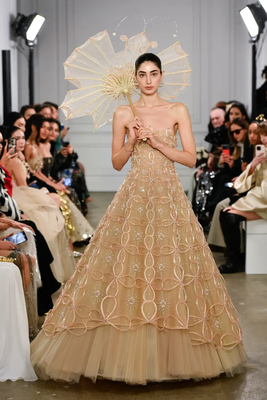 Phan Huy's Debut: A New Era for Vietnamese Haute Couture 1