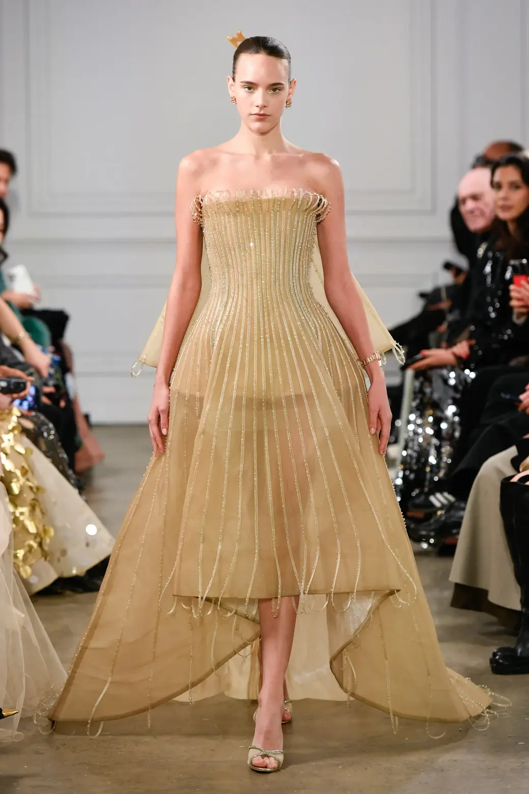 Phan Huy's Debut: A New Era for Vietnamese Haute Couture 11