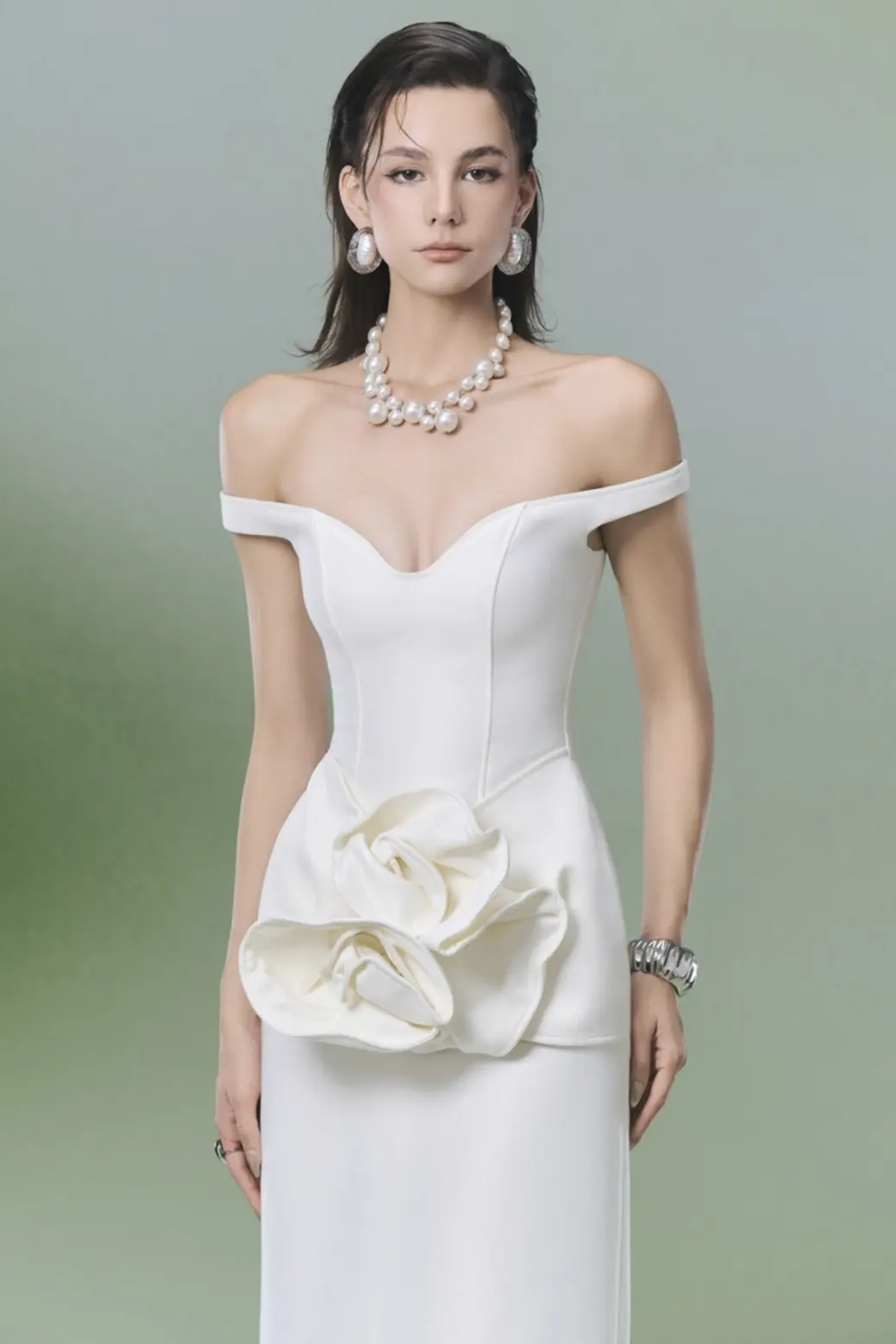 A Close-Up Kind of Romance: Subtle Ramadan Party Dressing