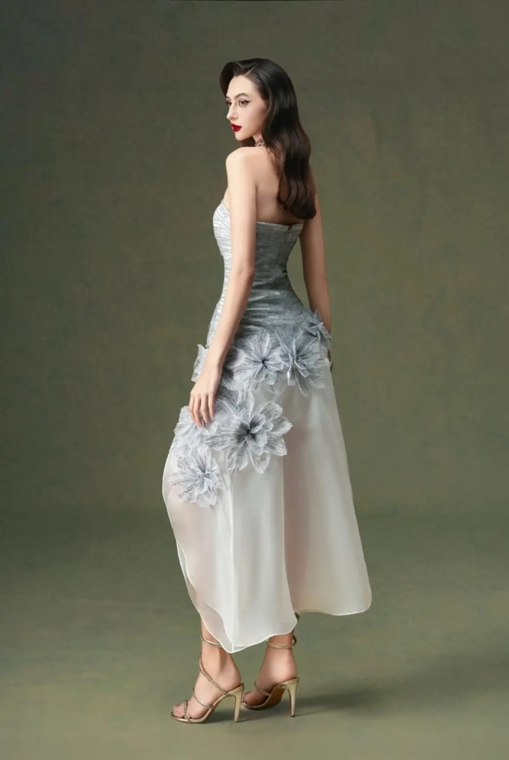 A Close-Up Kind of Romance: Subtle Ramadan Party Dressing 2