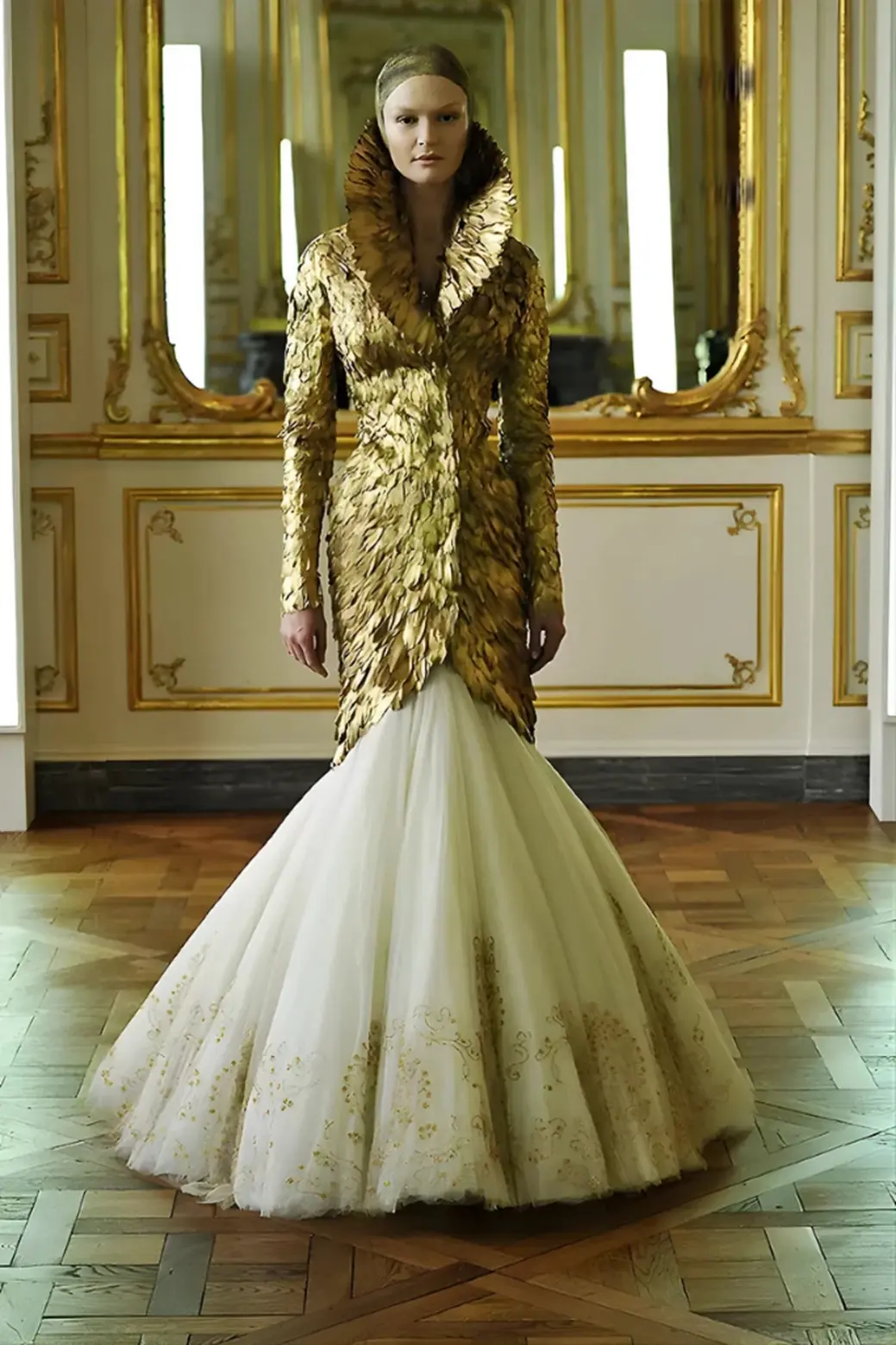 McQueen FALL 2010 READY-TO-WEAR Look 16