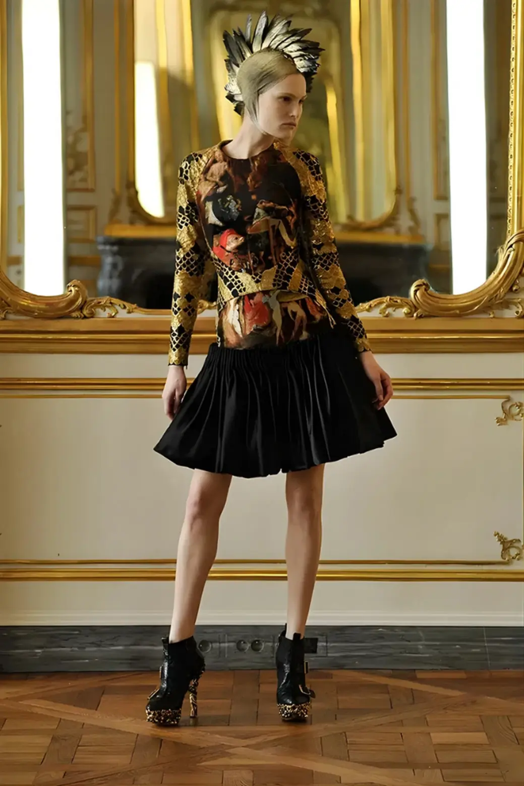 McQueen FALL 2010 READY-TO-WEAR Look 02