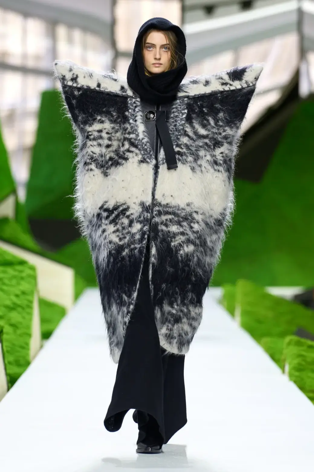 How Nicolas Ghesquière Built the Mountain in Louis Vuitton Fall 2026 1