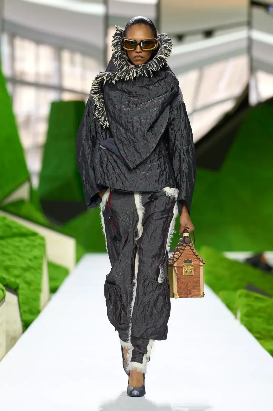 How Nicolas Ghesquière Built the Mountain in Louis Vuitton Fall 2026 5