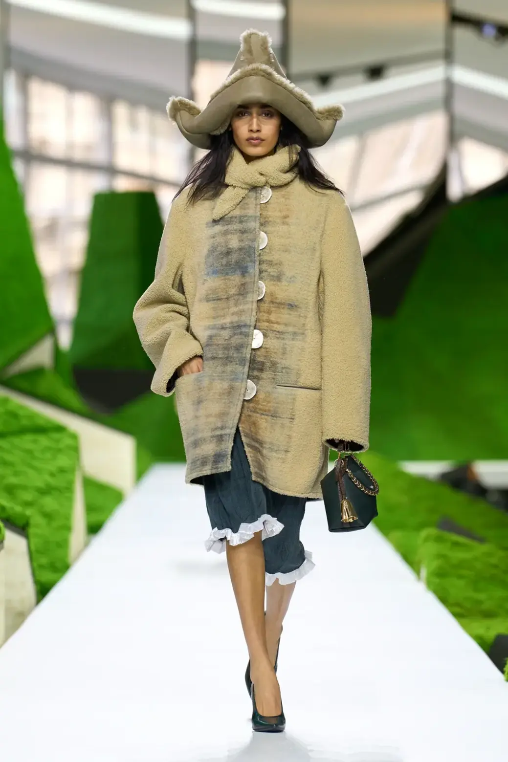 How Nicolas Ghesquière Built the Mountain in Louis Vuitton Fall 2026 7