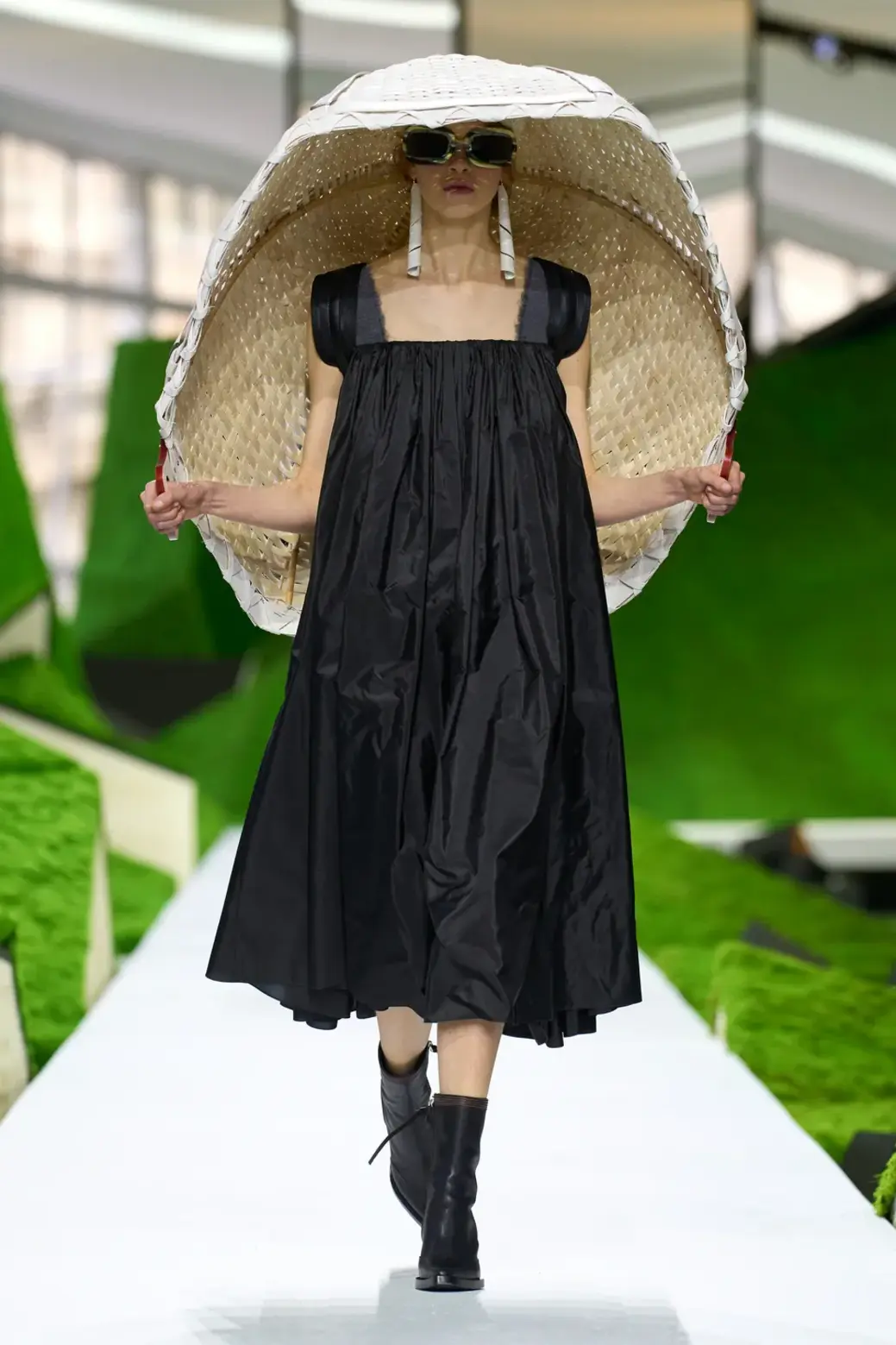 How Nicolas Ghesquière Built the Mountain in Louis Vuitton Fall 2026 c