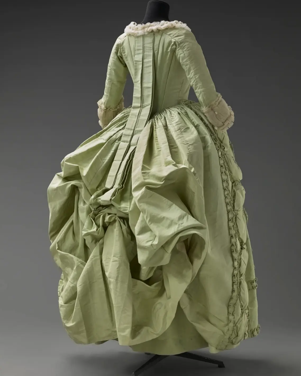 fashion exhibition 17th century Polish-style Dress and Skirt