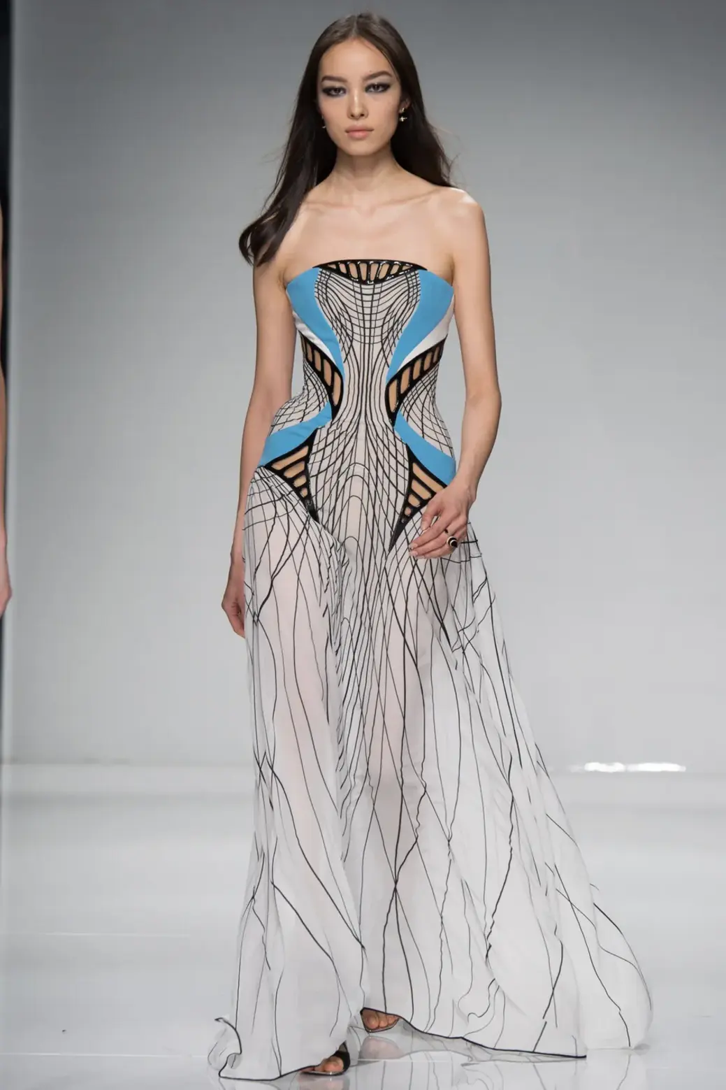 Atelier Versace Revival Confronts the House’s Past 10