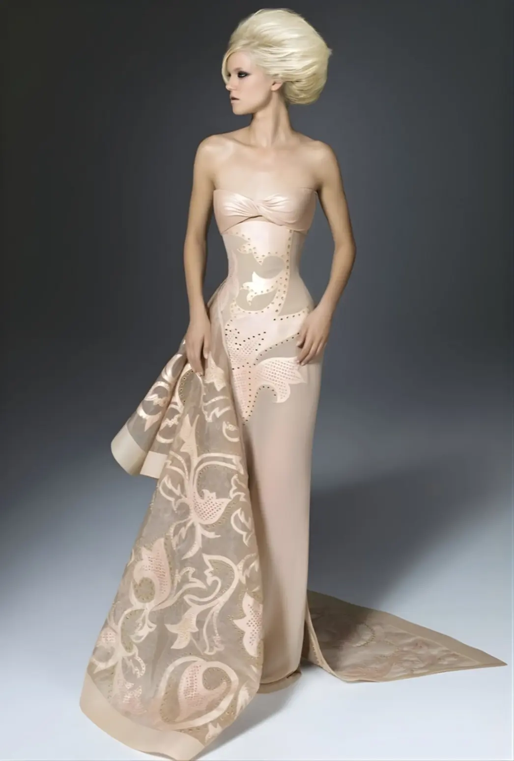 Atelier Versace Revival Confronts the House’s Past 3