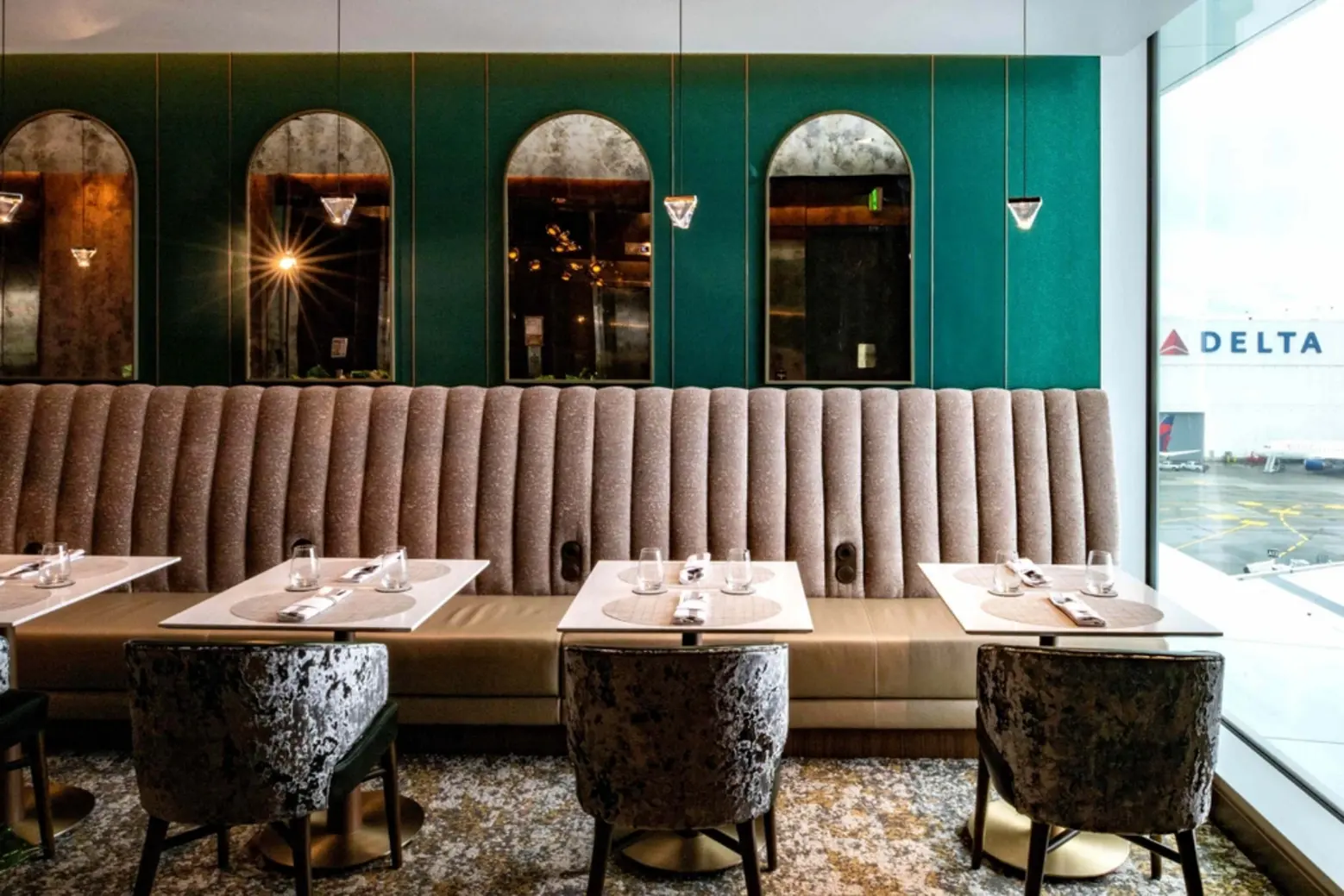 Best Luxury Airport Lounges North America's Art of Mood 3