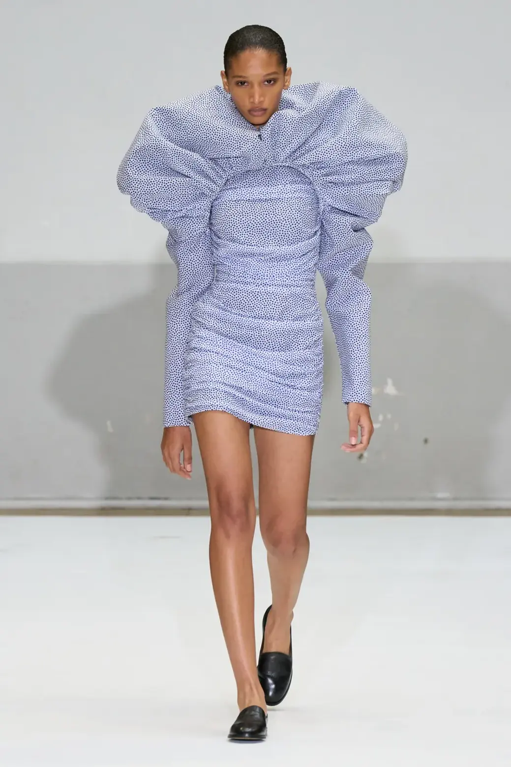 Y-Line On The Runway 33