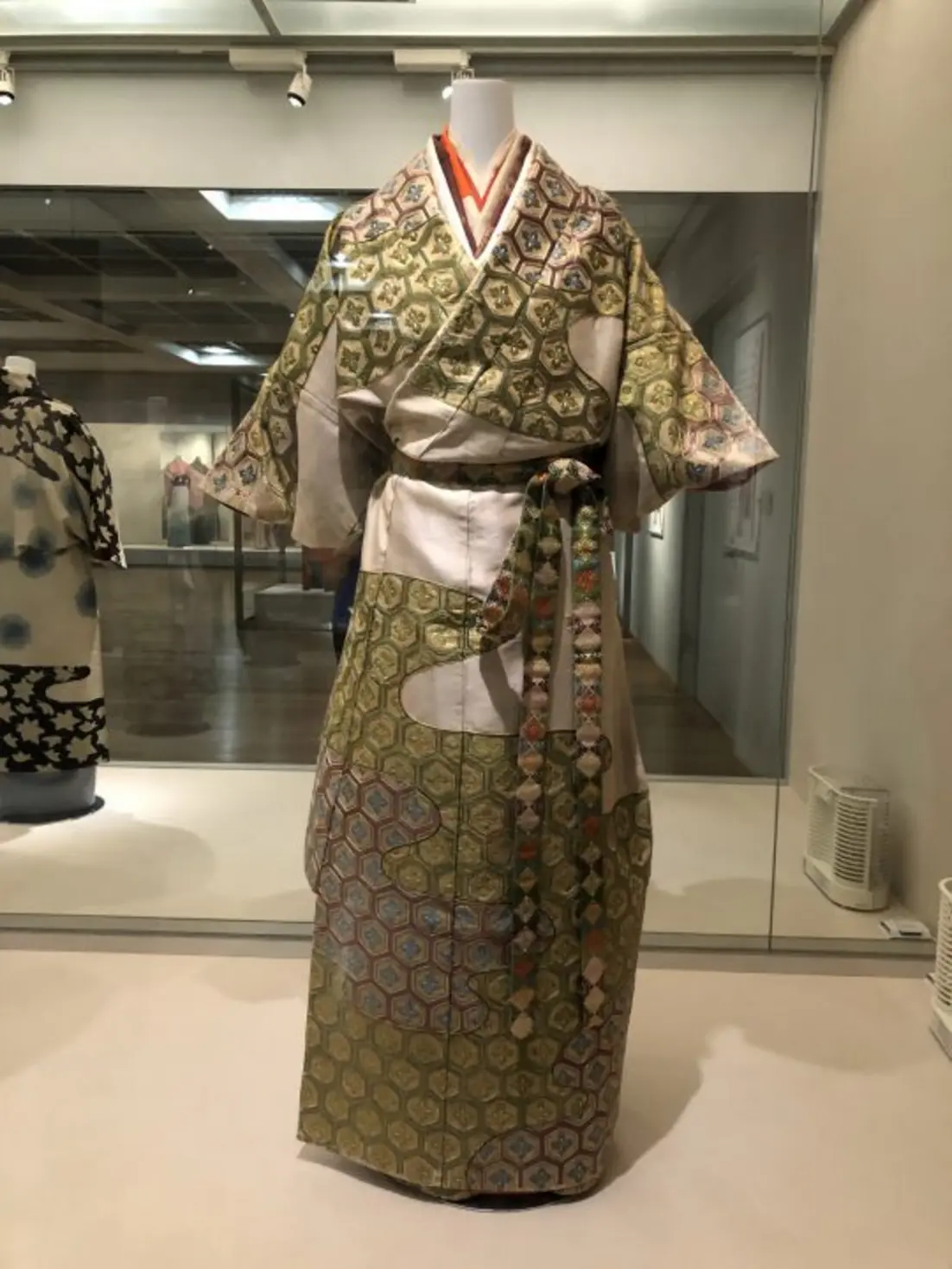 The Kimono’s Hypnotic History 8