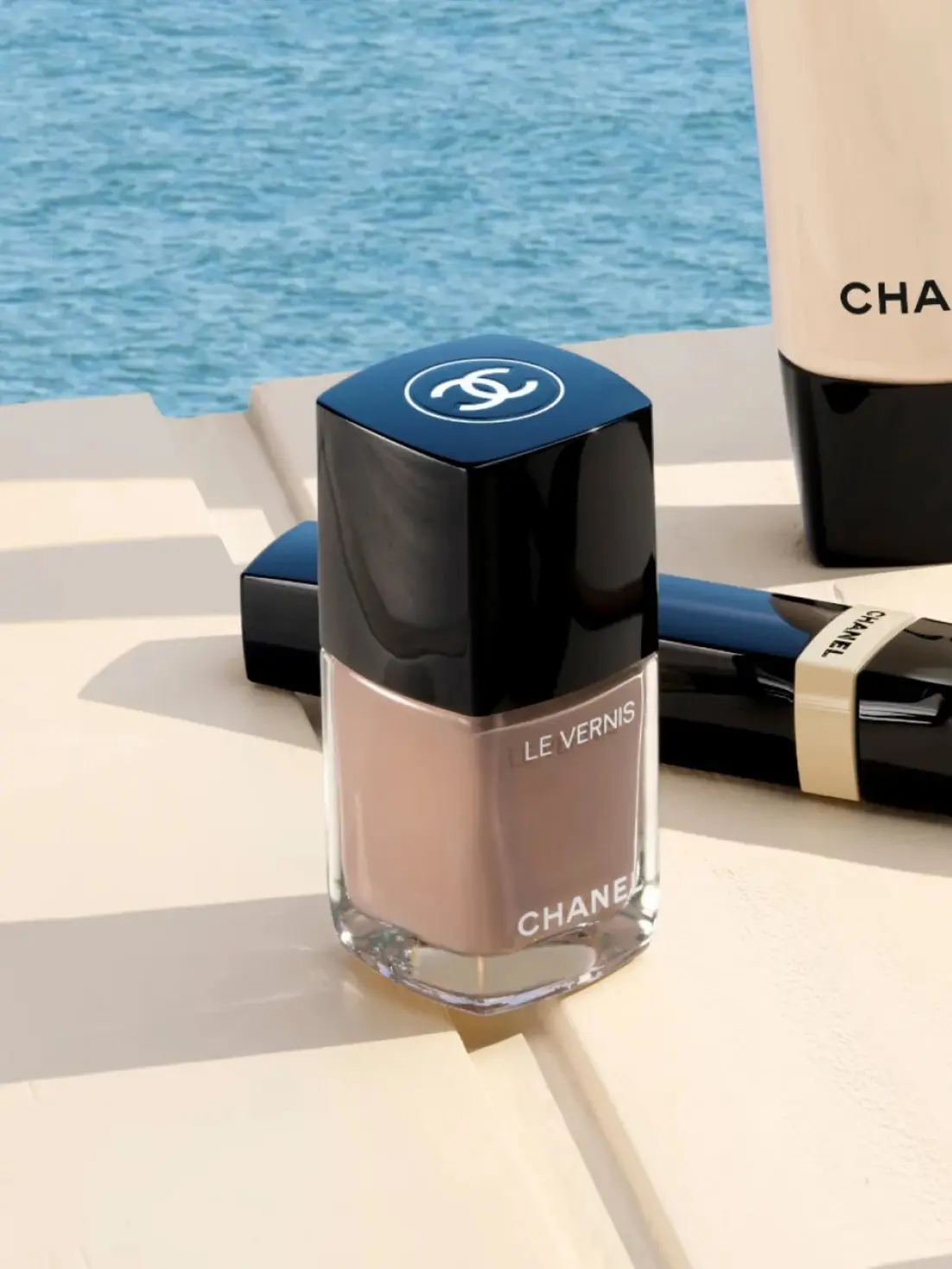 LES BEIGES Le Vernis