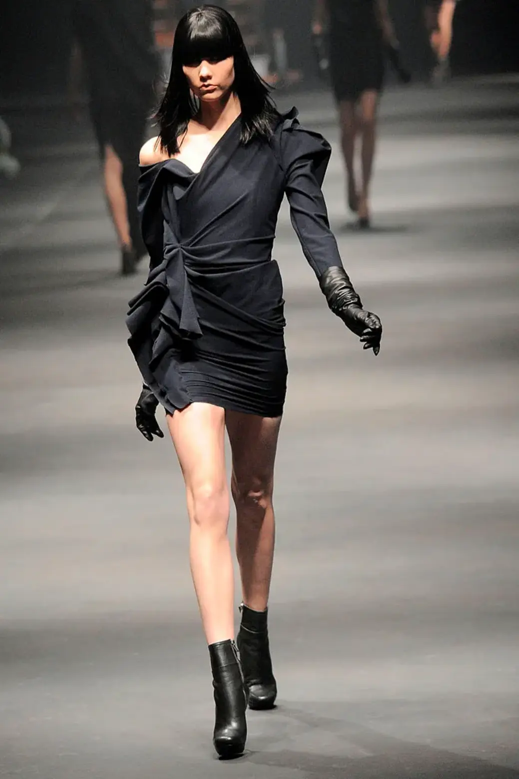 Asymmetric Silhouette 9