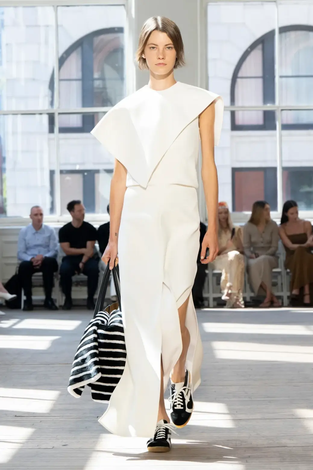 Asymmetric Silhouette 16