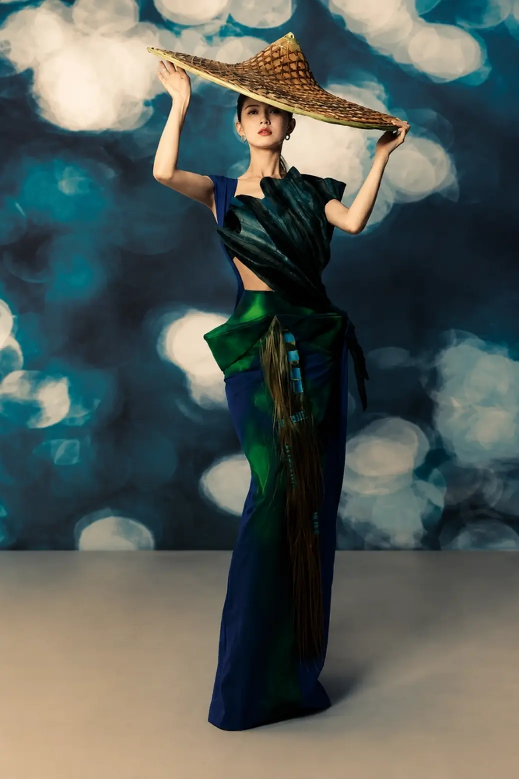 Asymmetric Silhouette 19
