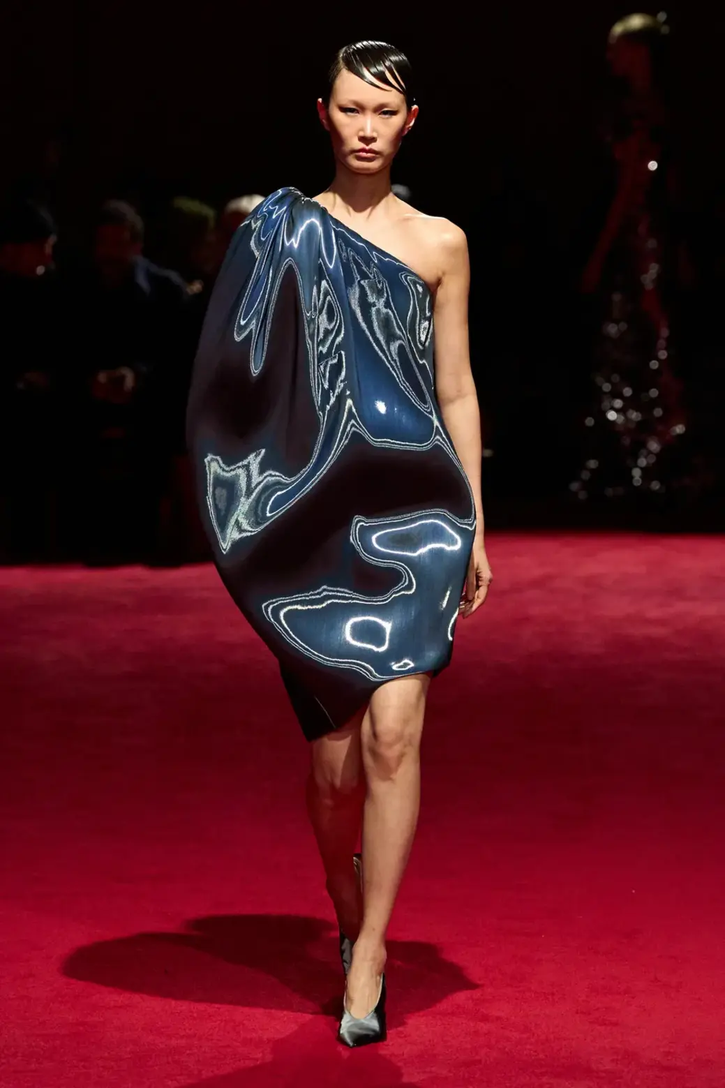 Asymmetric Silhouette 21