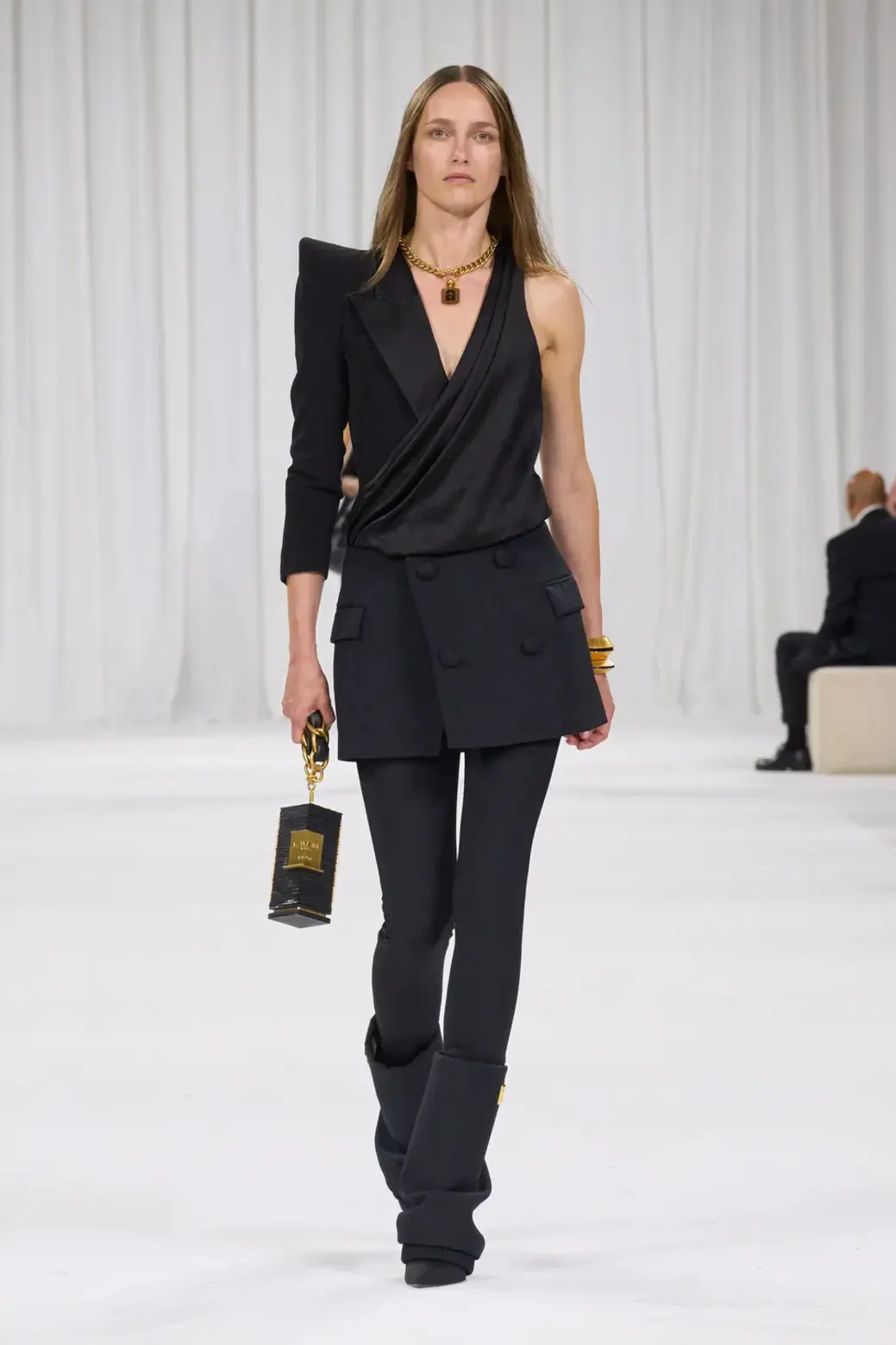 Asymmetric Silhouette 22