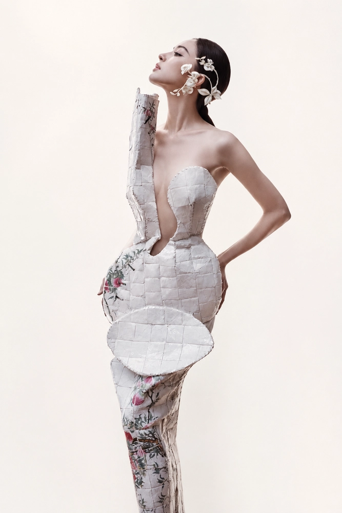 Asymmetric Silhouette 0