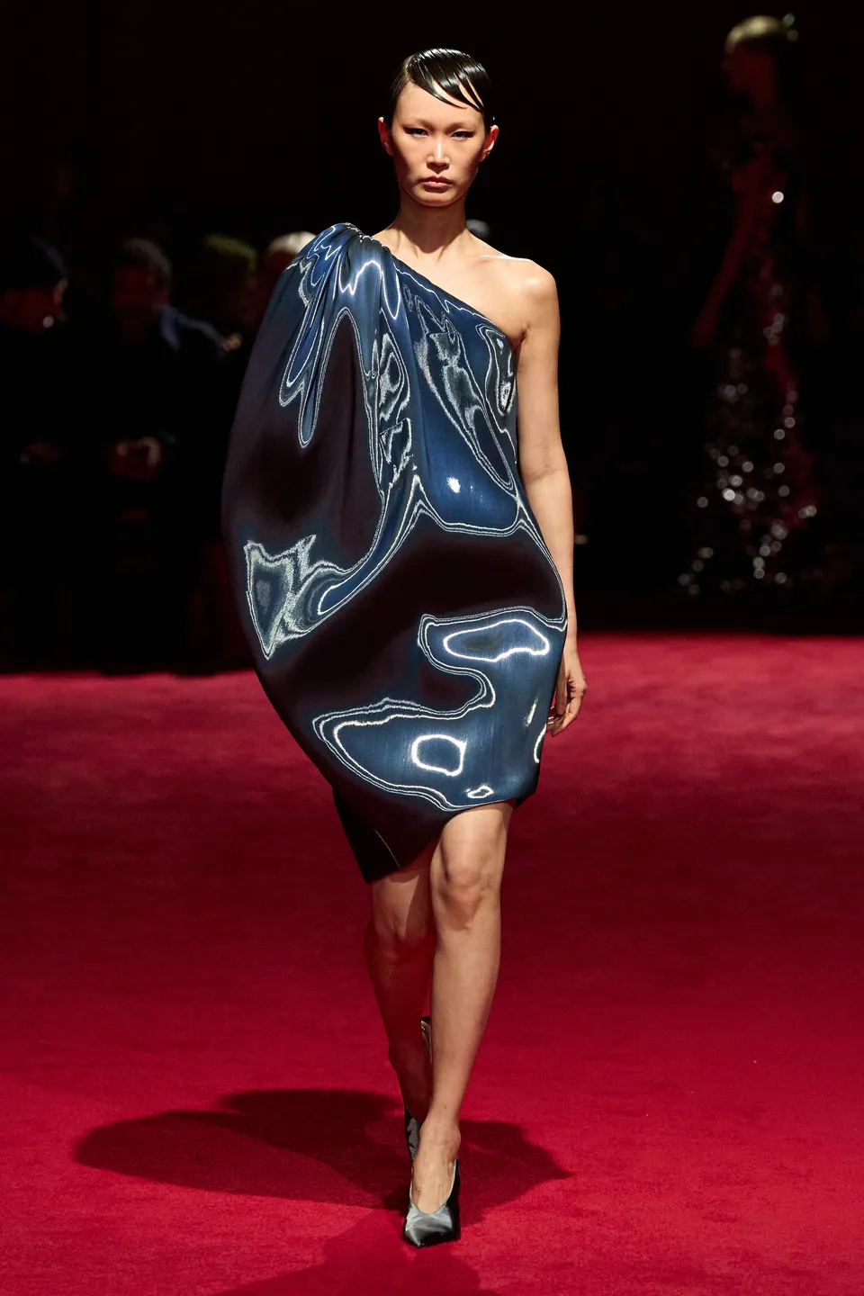 Asymmetric Silhouette 21