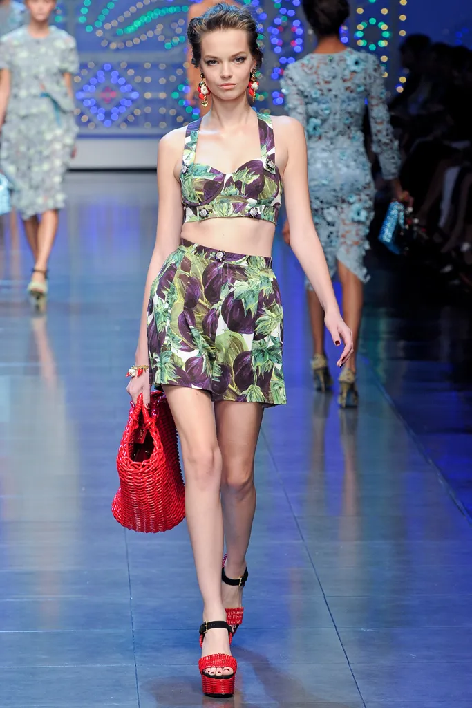 pin-up girl style runway d&g 2