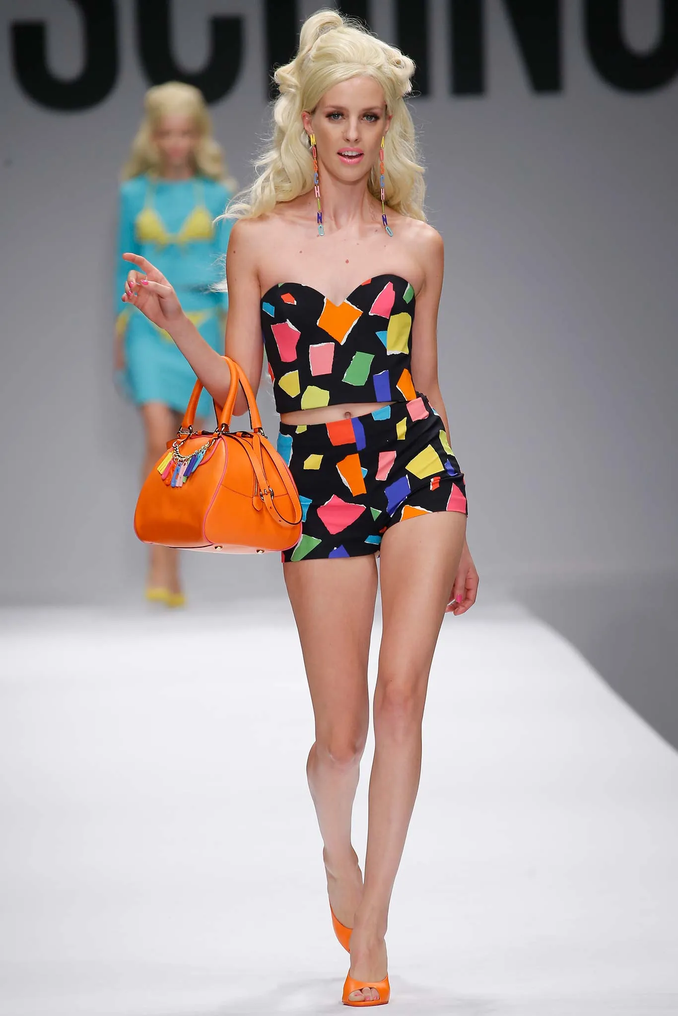 pin-up girl style runway bb