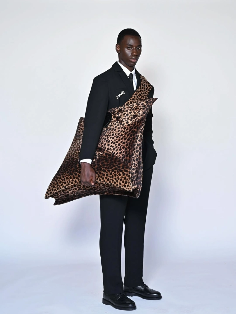 The DR Congo Leopard Suit As an Always Loaded Garment 0