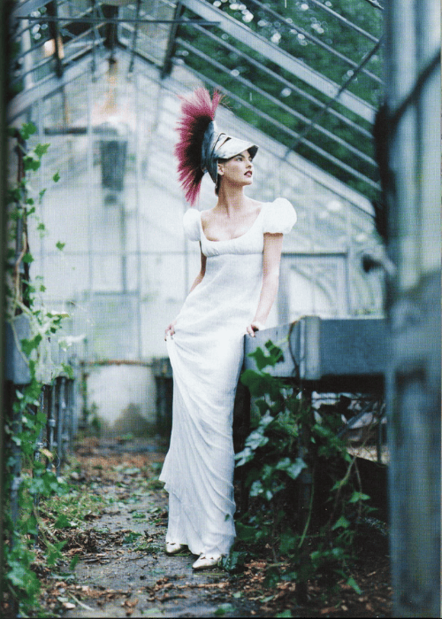 Shalom Harlow in Givenchy Fall 1996 couture