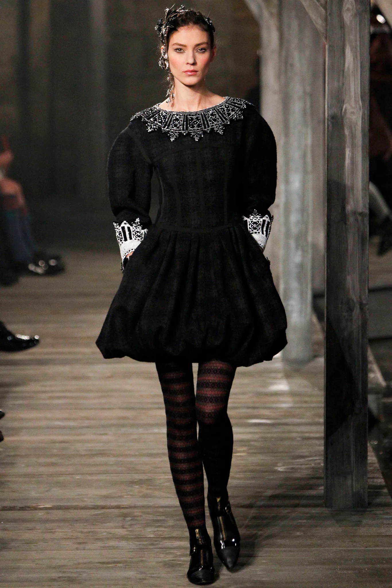 Elizabethan style 24